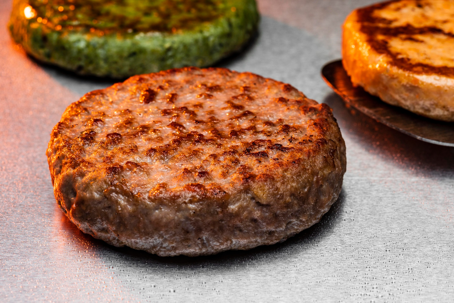 Soczysty burger wołowy w airfryer z dodatkami