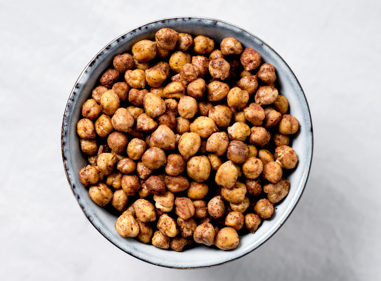 Ciecierzyca w airfryer – chrupiące, złociste kuleczki.