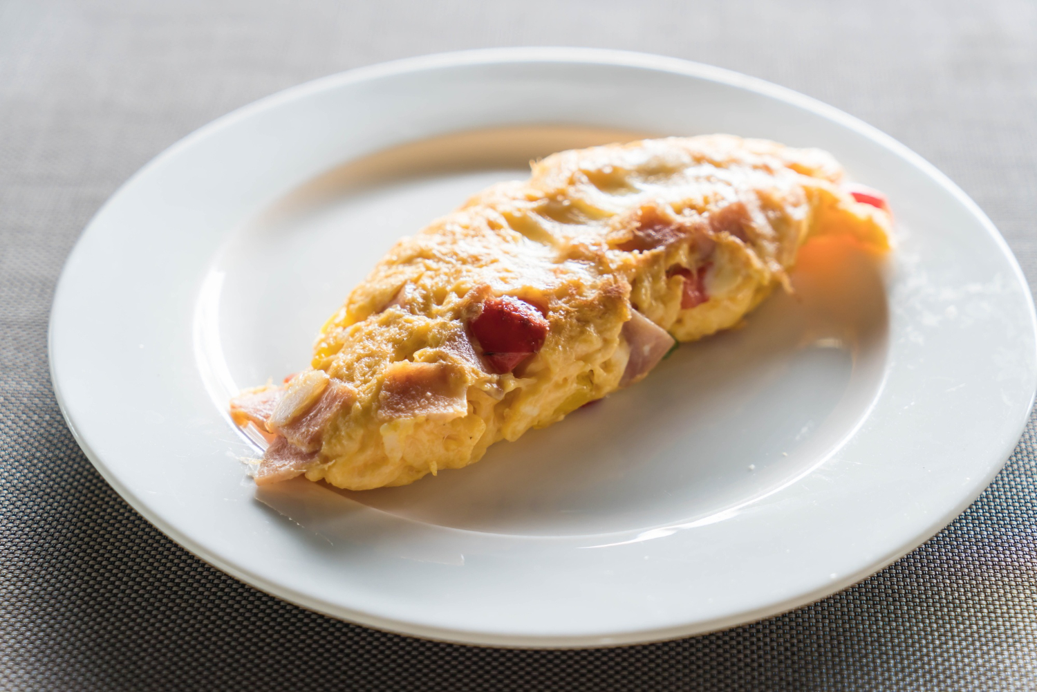 Puszysty omlet w airfryer z warzywami