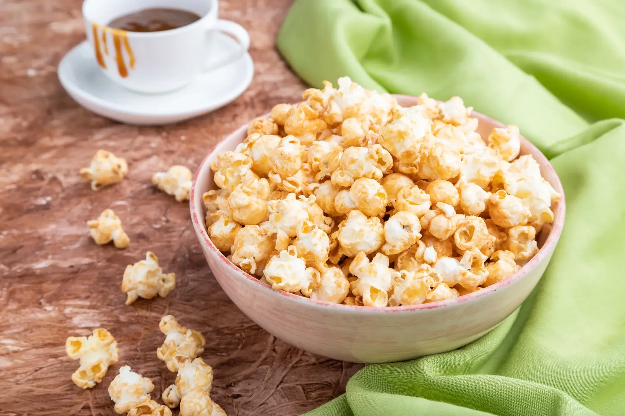 Popcorn w airfryer – zdrowa przekąska przygotowana w airfryerze.
